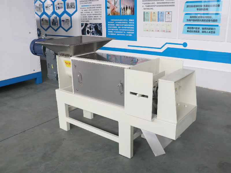 果蔬加工厂使用螺旋压榨机高效脱水尾菜垃圾